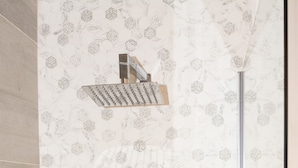 Comfort-Apartment, 1 Schlafzimmer, Blick auf den Innenhof | Badezimmer