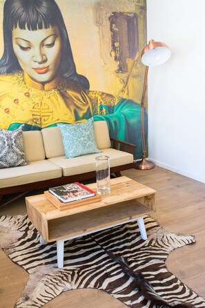 Comfort-Apartment, 1 Schlafzimmer, Blick auf den Innenhof | Wohnbereich | Flachbildfernseher