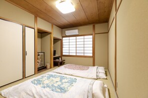 和室 2名部屋 共用バスルーム | WiFi (無料)、ベッドシーツ