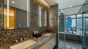 Bañera con ducha, cabezal de ducha tipo lluvia