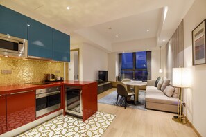 Deluxe Apartment, 2 Bedrooms, Kitchenette | Private kitchenette