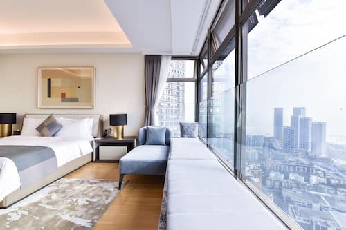 Premium bedding, down duvets, in-room safe, individually furnished