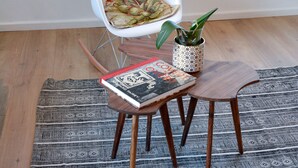 Economy-Studiosuite, 1 Schlafzimmer, Küche, Stadtblick | Wohnbereich | Flachbildfernseher