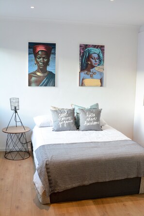 Suite estudio económica, 1 habitación, cocina, vista a la ciudad | 1 habitación, ropa de cama de alta calidad, escritorio y wifi gratis 