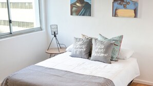 Economy-Studiosuite, 1 Schlafzimmer, Küche, Stadtblick | 1 Schlafzimmer, hochwertige Bettwaren, Schreibtisch, kostenloses WLAN