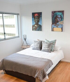 Economy-Studiosuite, 1 Schlafzimmer, Küche, Stadtblick | 1 Schlafzimmer, hochwertige Bettwaren, Schreibtisch, kostenloses WLAN