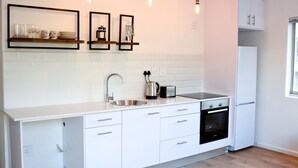 Economy-Studiosuite, 1 Schlafzimmer, Küche, Stadtblick | Eigene Küche | Wasserkocher mit Kaffee-/Teezubehör, Kühlschrank, Mikrowelle, Ofen