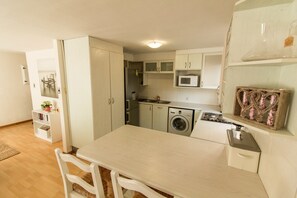 Apartment, 2 Bedrooms | Private kitchen | Full-sized fridge, microwave, oven, stovetop - Highstrand Suite 1 (Cape Town)