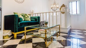 Luxury 4-Bedroom Townhome | Living area | Smart TV - Sabai Space Bangkok (Bangkok)