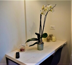 Caja de seguridad en la habitación y decoración personalizada 