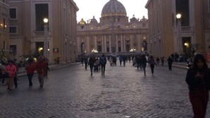 A cobblestone square with historic buildings and a large dome. - St. Peter's Luxury Rooms (Rome)