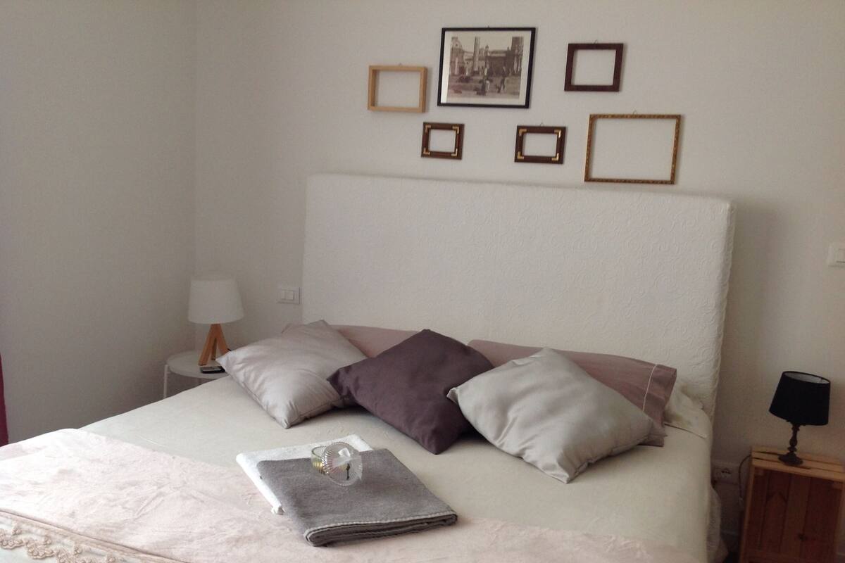 Deluxe Double Room | In-room safe, desk, laptop workspace, soundproofing