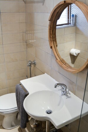 Bathroom - 90 Constitution Street (Cape Town)