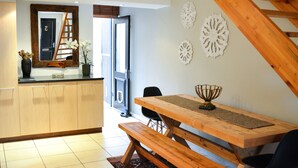 Unclassified image, 5 of 23, button - 90 Constitution Street (Cape Town)