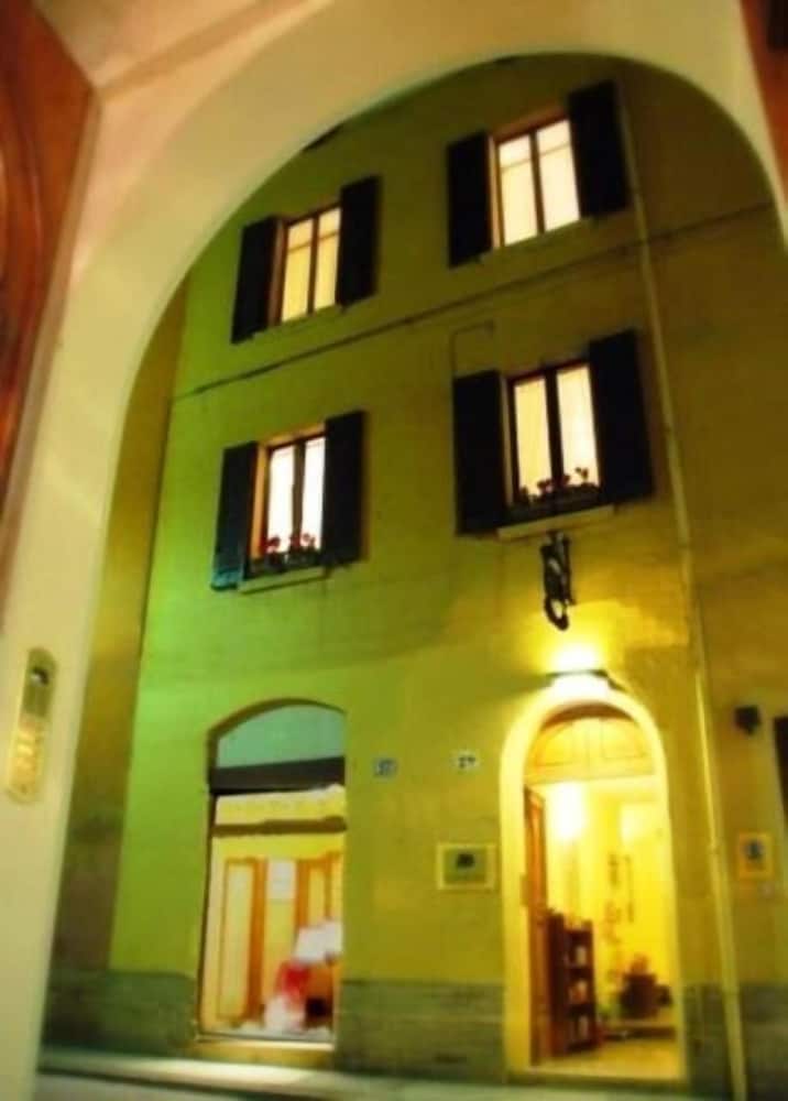 Locanda Borgonuovo - Ferrara Bed and Breakfast by null