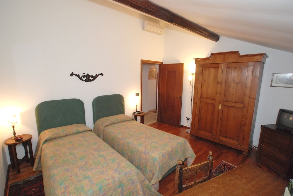 Locanda Borgonuovo - Ferrara Bed and Breakfast by null