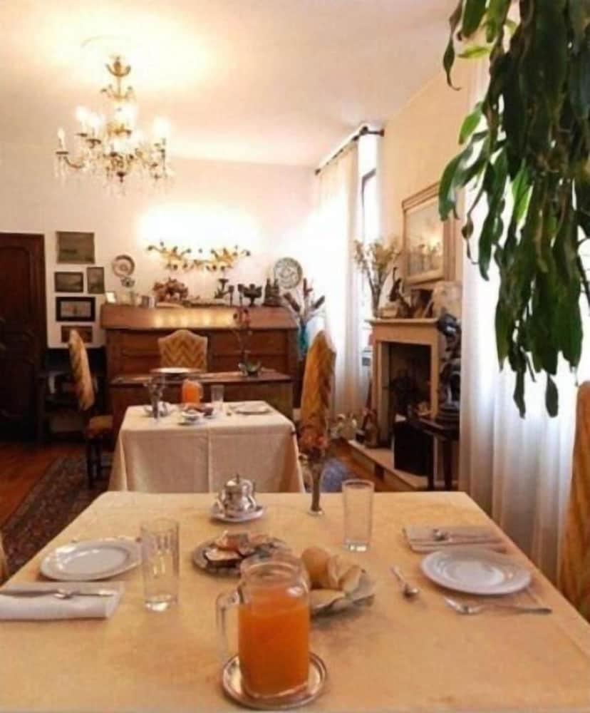 Locanda Borgonuovo - Ferrara Bed and Breakfast by null