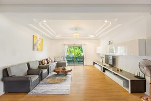 Familienvilla, 5 Schlafzimmer, Poolblick | Wohnbereich