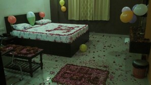 Suite | In-room safe, desk, rollaway beds - KV Hotel & Restaurant (Chomu)