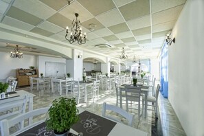 Breakfast, lunch and dinner served