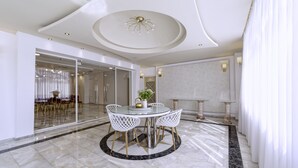 Lobby - Akoya Resort (Mylopotamos)