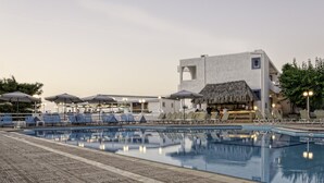 In-room safe, blackout curtains, soundproofing - Akoya Resort (Mylopotamos)