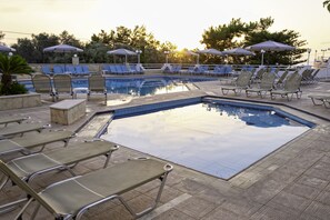 Outdoor pool - Akoya Resort (Mylopotamos)
