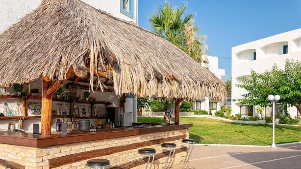 Bar (on property) - Akoya Resort (Mylopotamos)