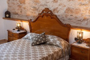 ChaumiÚre de base (Yugo) | 1 chambre, literie de qualité, décor unique, bureau