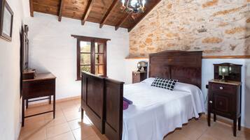 Basic Cottage (Arado) | 1 bedroom, premium bedding, individually decorated, desk