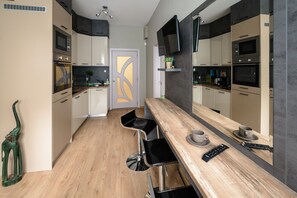 City Apartment, Garden View | Private kitchen | Full-sized fridge, microwave, oven, stovetop - Sofia Appart (Sofia)