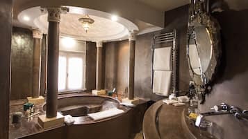 Bañera y ducha independientes, bañera profunda