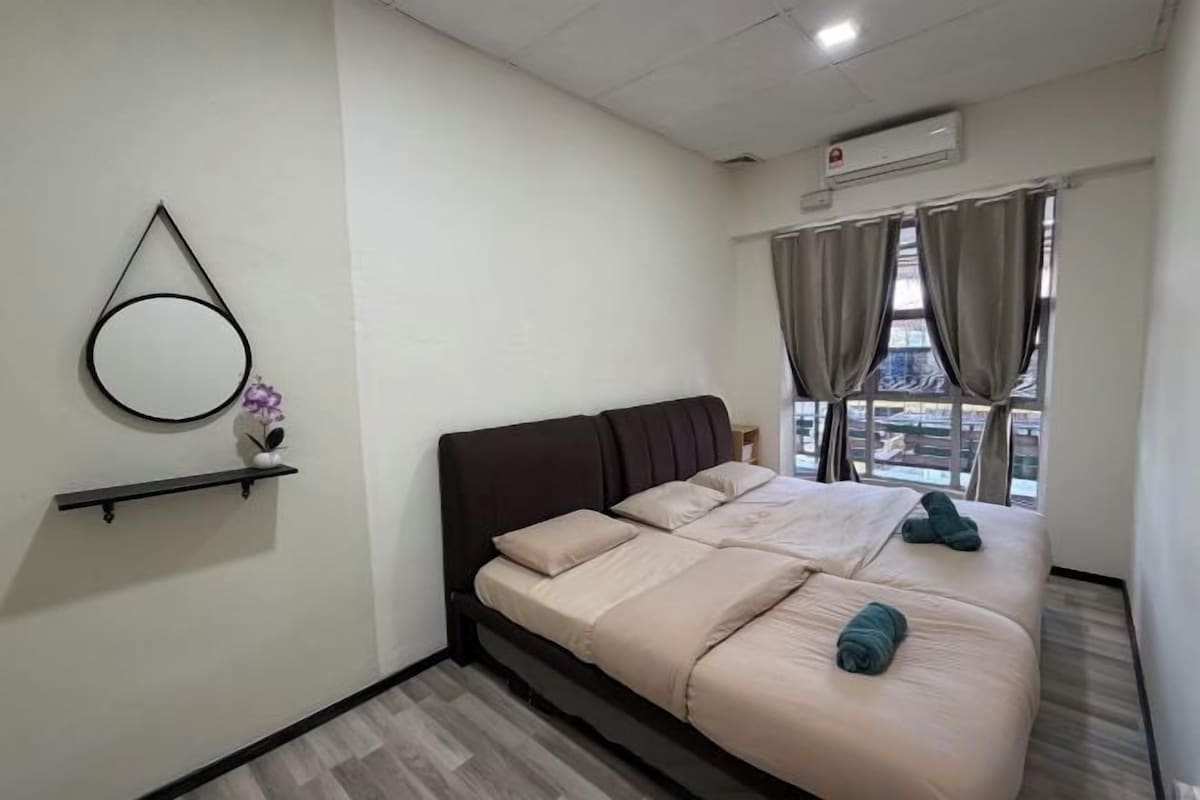 City Triple Room, 1 Bedroom, City View