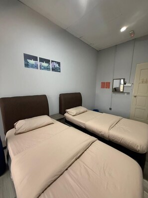 ห้องสแตนดาร์ดทวิน, 1 ห้องนอน, ไม่มีหน้าต่าง | เครื่องนอนระดับพรีเมียม, ผ้าม่านกันแสง, ห้องเก็บเสียง, เตียงเสริม/เปล