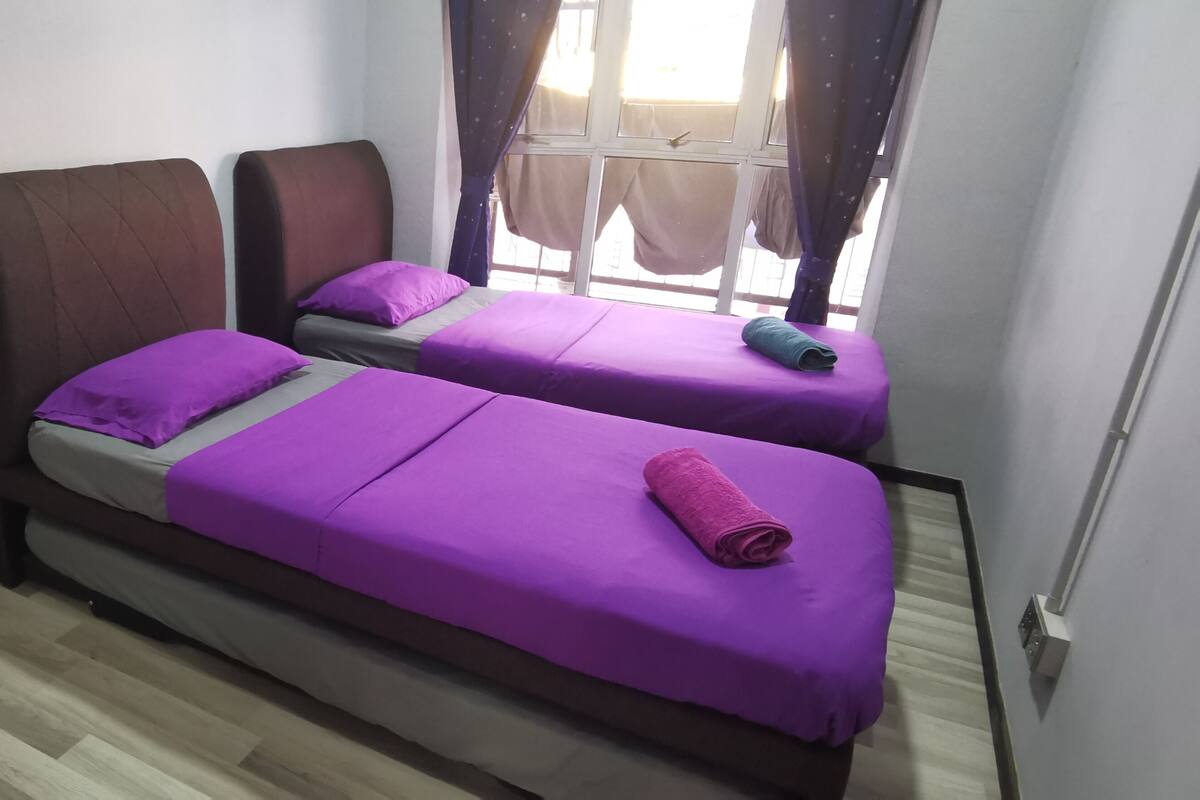 Habitación estándar con 2 camas individuales, 1 habitación, vistas a la ciudad | 1 dormitorio, ropa de cama de alta calidad, cortinas opacas