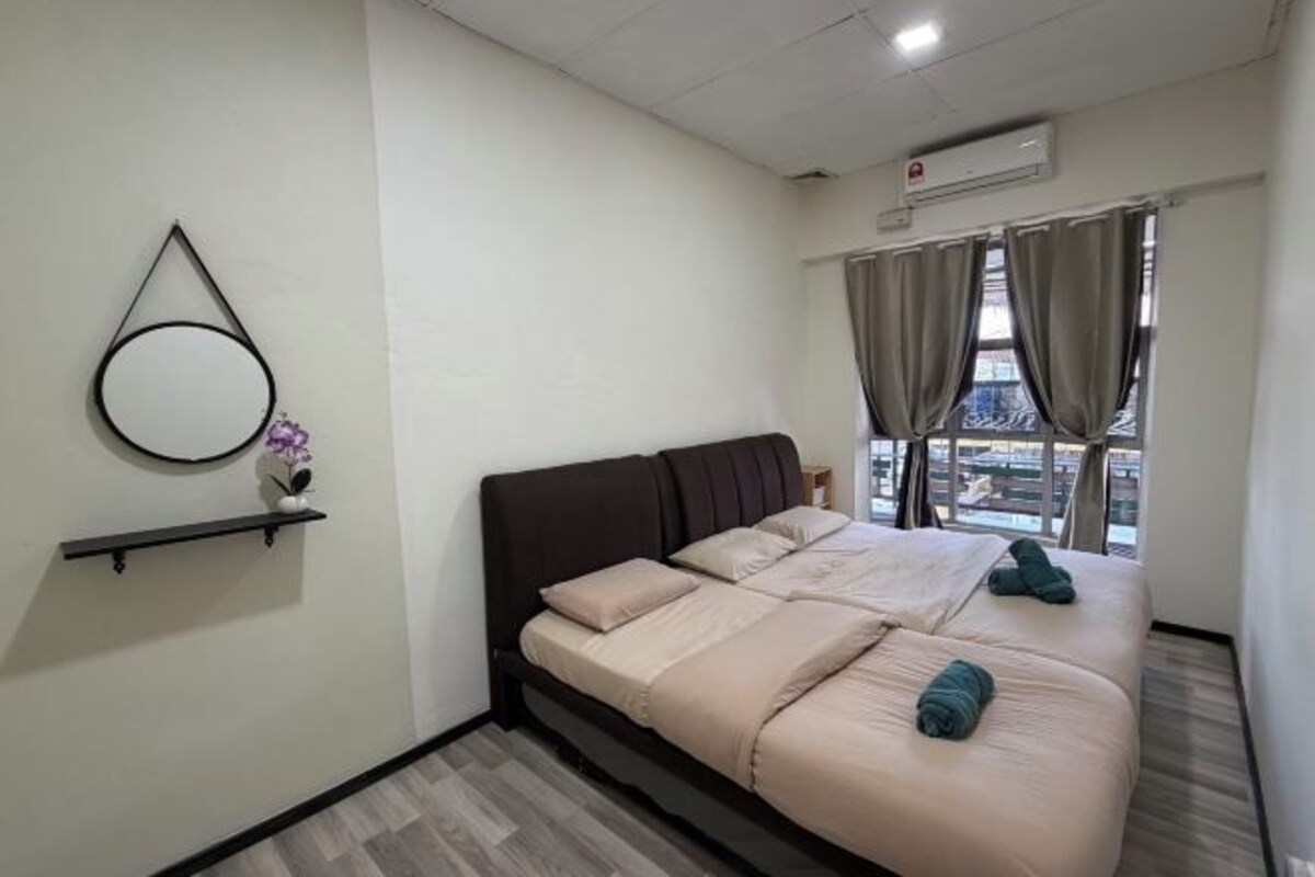 City Triple Room, 1 Bedroom, City View