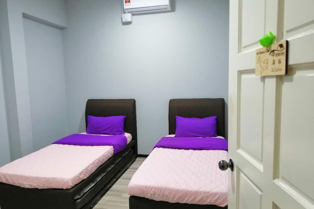 Habitación estándar con 2 camas individuales, 1 habitación, sin ventanas | 1 dormitorio, ropa de cama de alta calidad, cortinas opacas