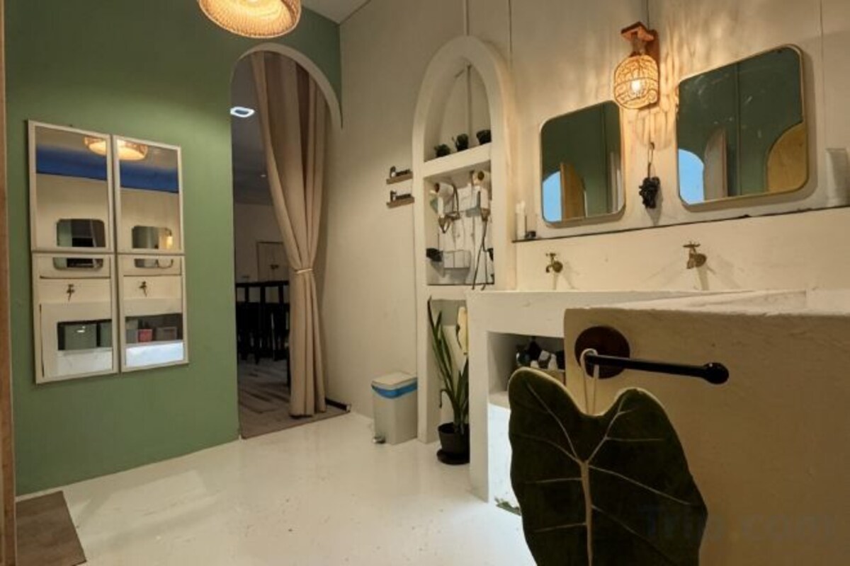 Shower, hair dryer (on request), slippers, towels