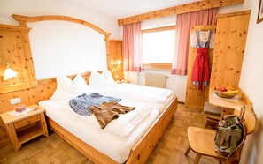 Habitación doble estándar | Escritorio, cunas y wifi gratis 