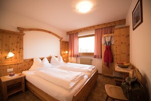 Standard Double Room | Desk, cribs/infant beds, free WiFi - Mahlknechthuette Seiseralm (Castelrotto)
