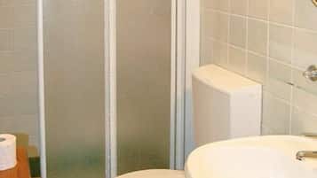 Comfort Villa, 4 Bedrooms (gabE) | Bathroom | Shower, bidet, towels