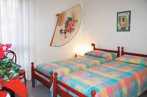 Comfort Villa, 4 Bedrooms (gabE) | 4 bedrooms, in-room safe, iron/ironing board - Villa in Lignano Riviera Comfortable (Lignano Sabbiadoro)