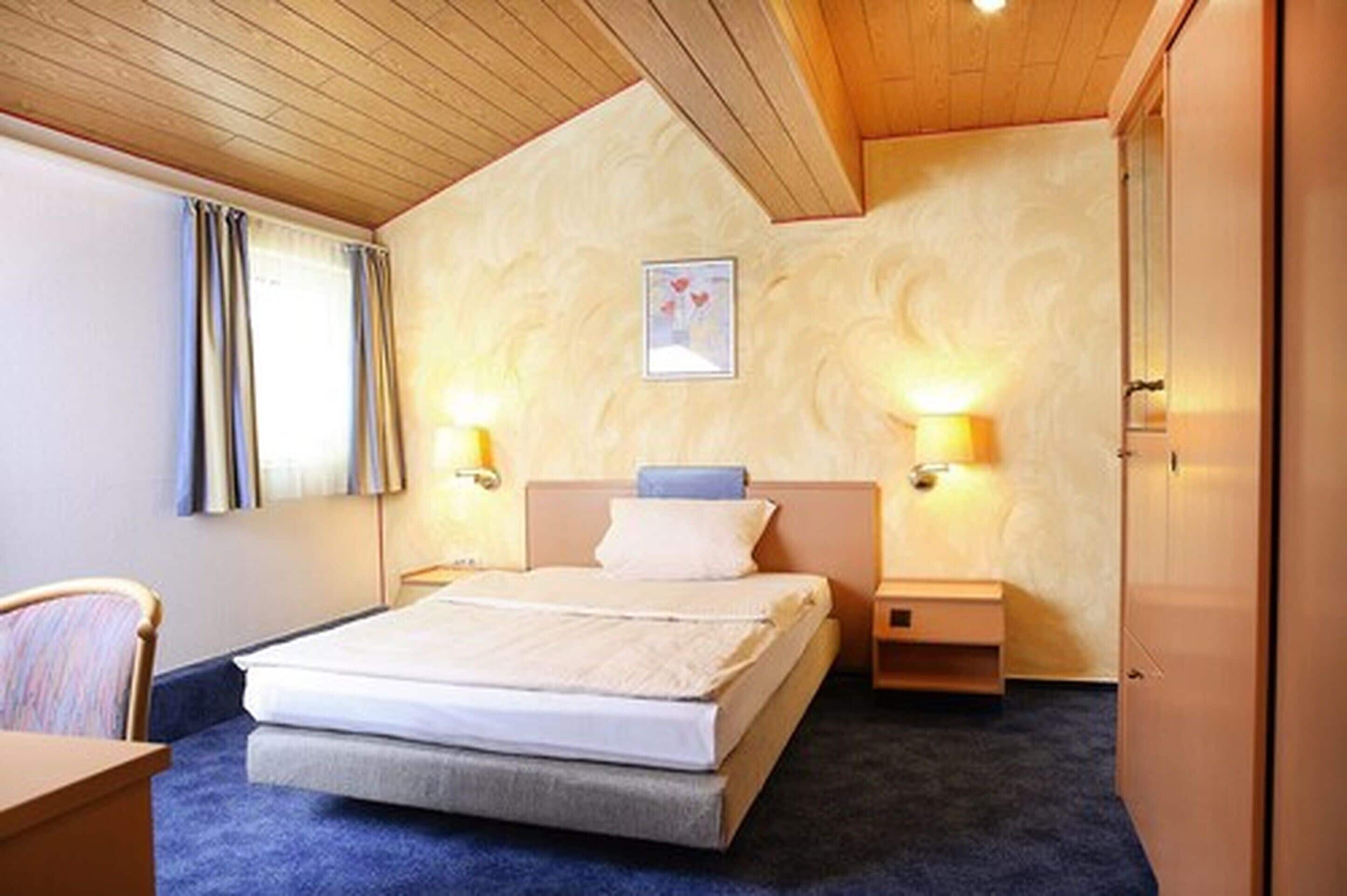 single room | 1 bedroom, minibar, desk, free wifi