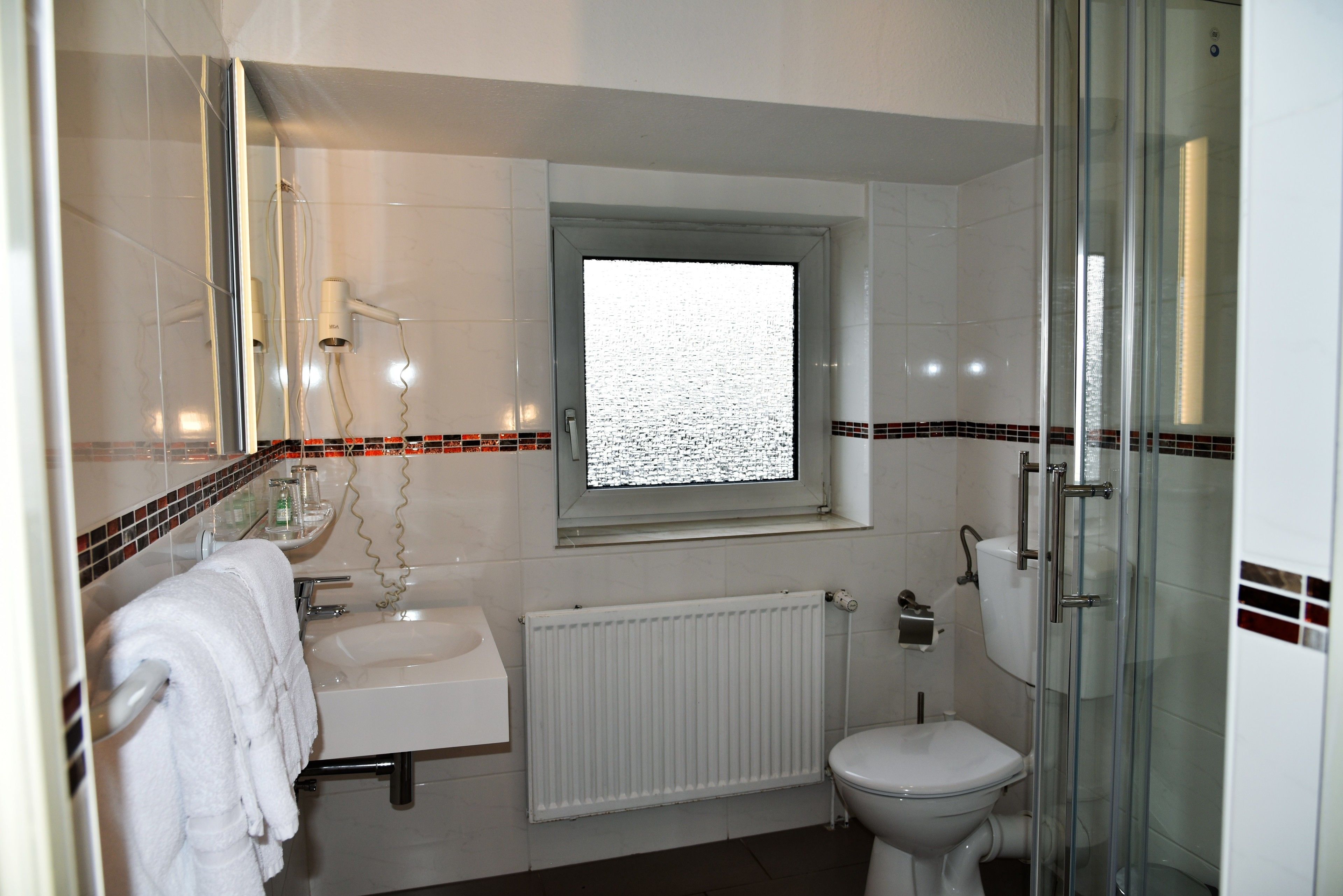 double room | bathroom | shower, towels
