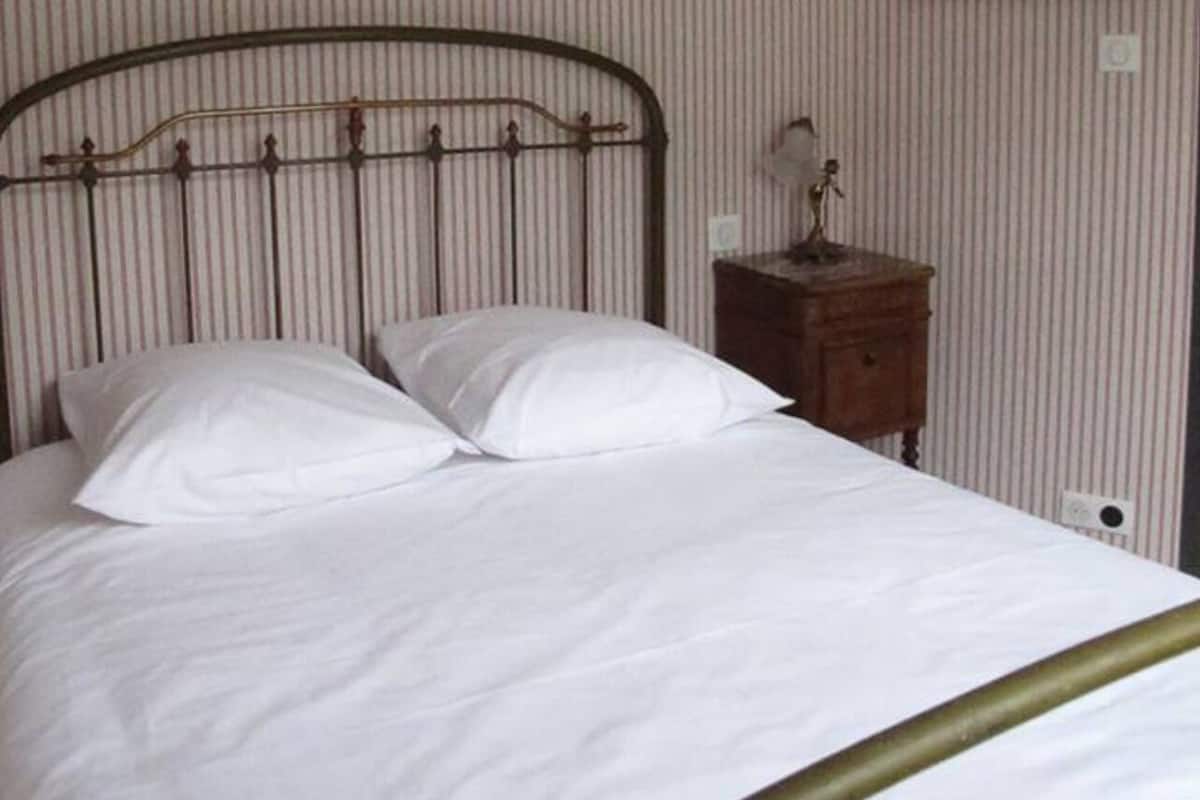 family room, multiple beds, non smoking | soundproofing, free cots/infant beds, free wifi, bed sheets