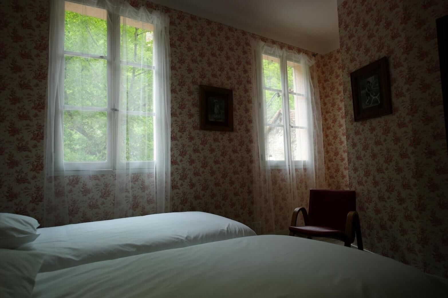 soundproofing, free cots/infant beds, free wifi, bed sheets