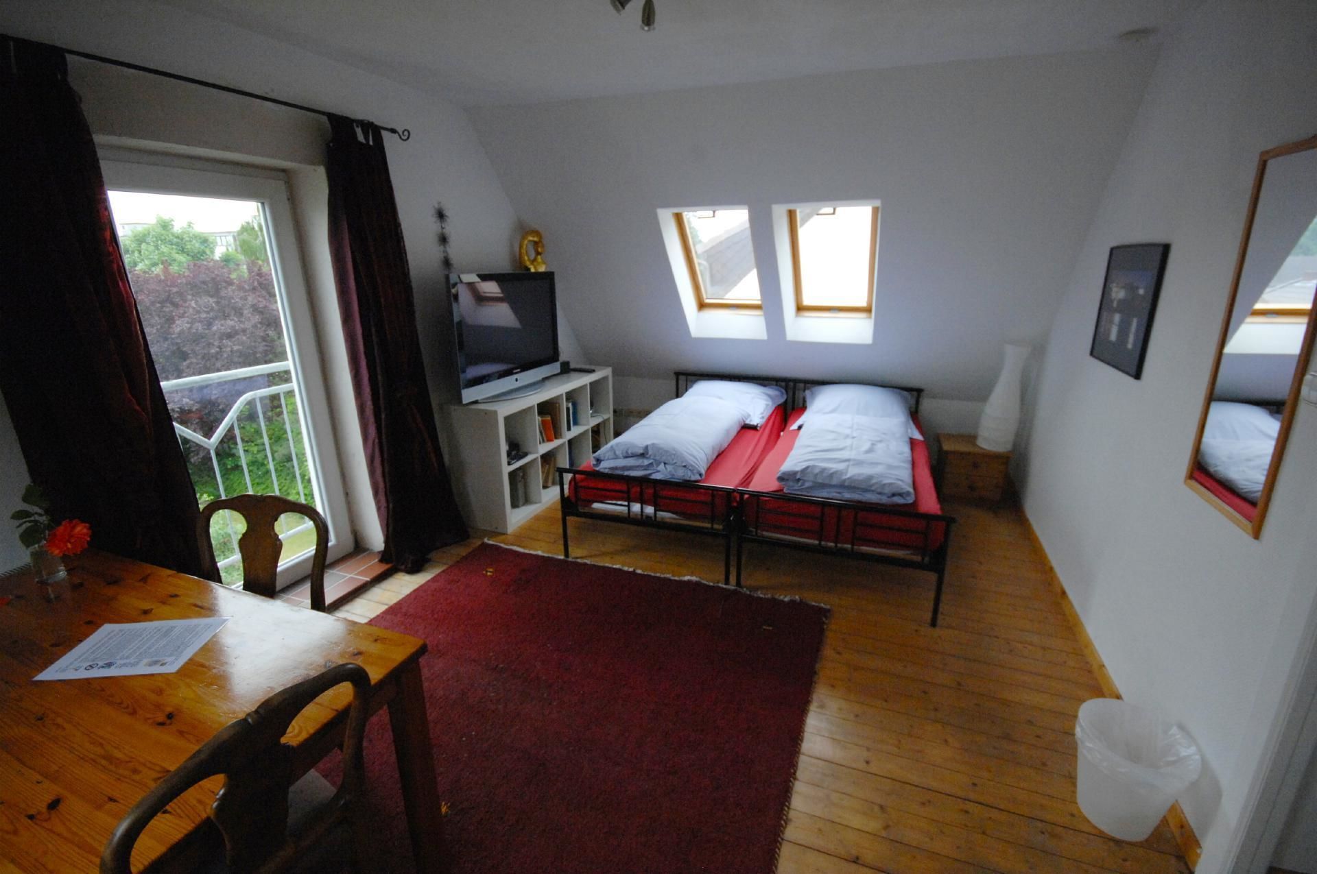double room, shared bathroom | desk, blackout curtains, rollaway beds, free wifi