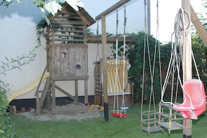 Children’s play area – outdoor - Airportgästehaus Bremen (Bremen)