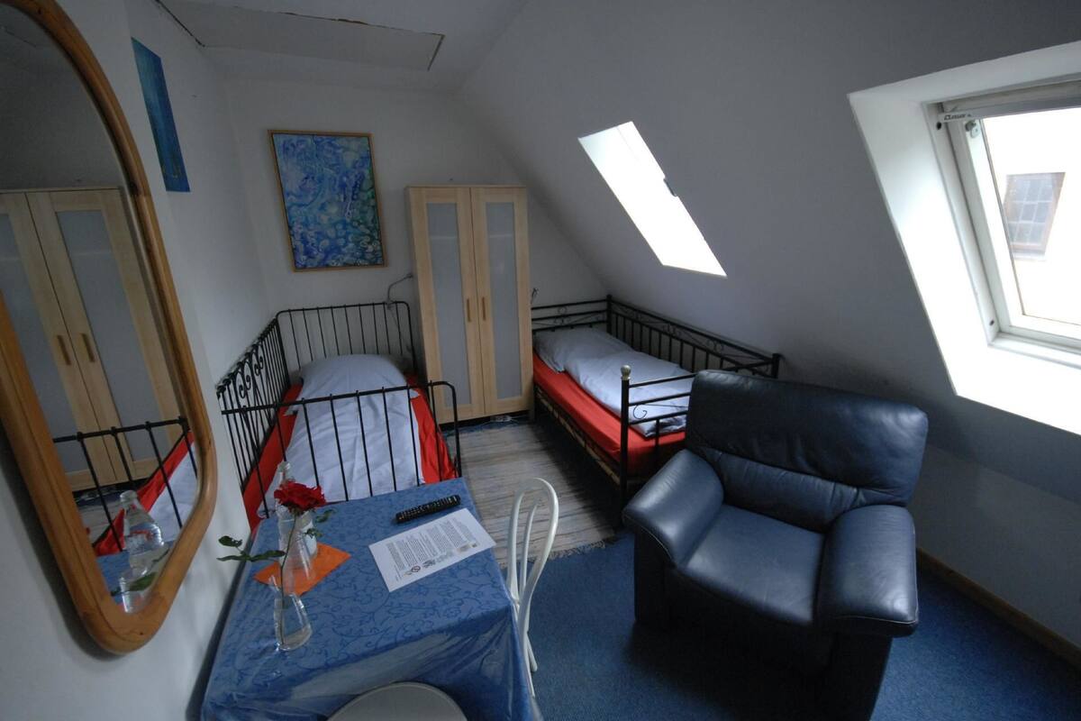 Twin Room, Shared Bathroom | Desk, blackout curtains, rollaway beds, free WiFi