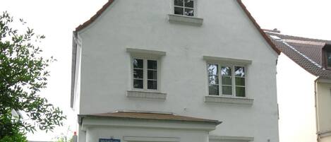 Façana frontal de l'allotjament